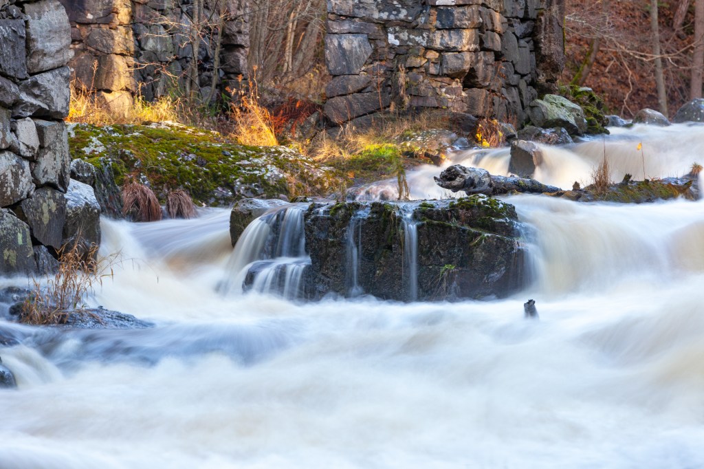 Latokartanonkoski dam has been restored for fish, the river is a significant spawning ground for salmon, trout, wader and whitefish. 