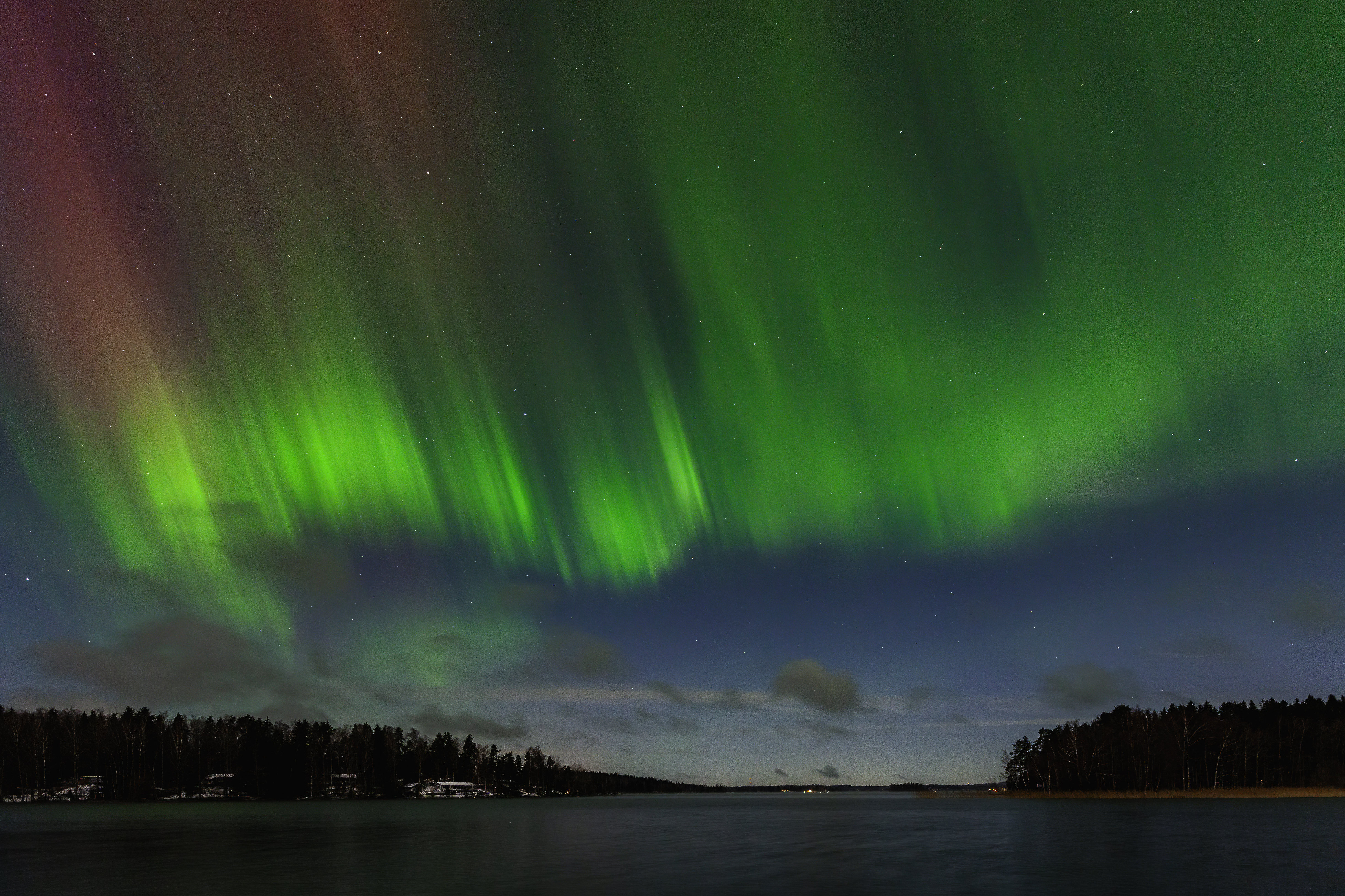 Celestial Symphony: Captivating Night of Northern Lights – MINNA